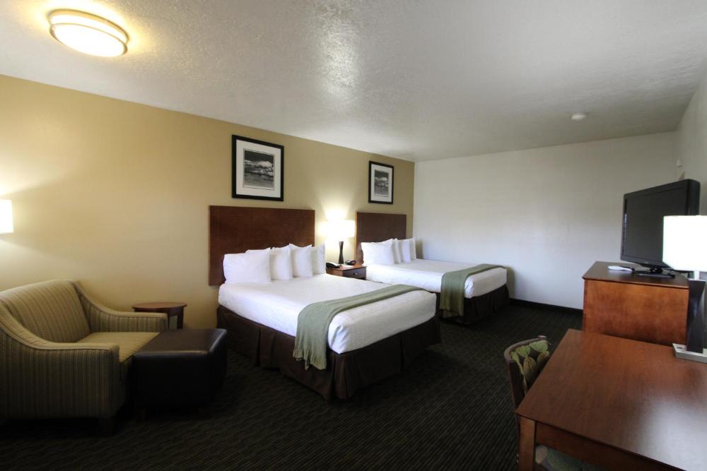 Deluxe Queen Room interior
