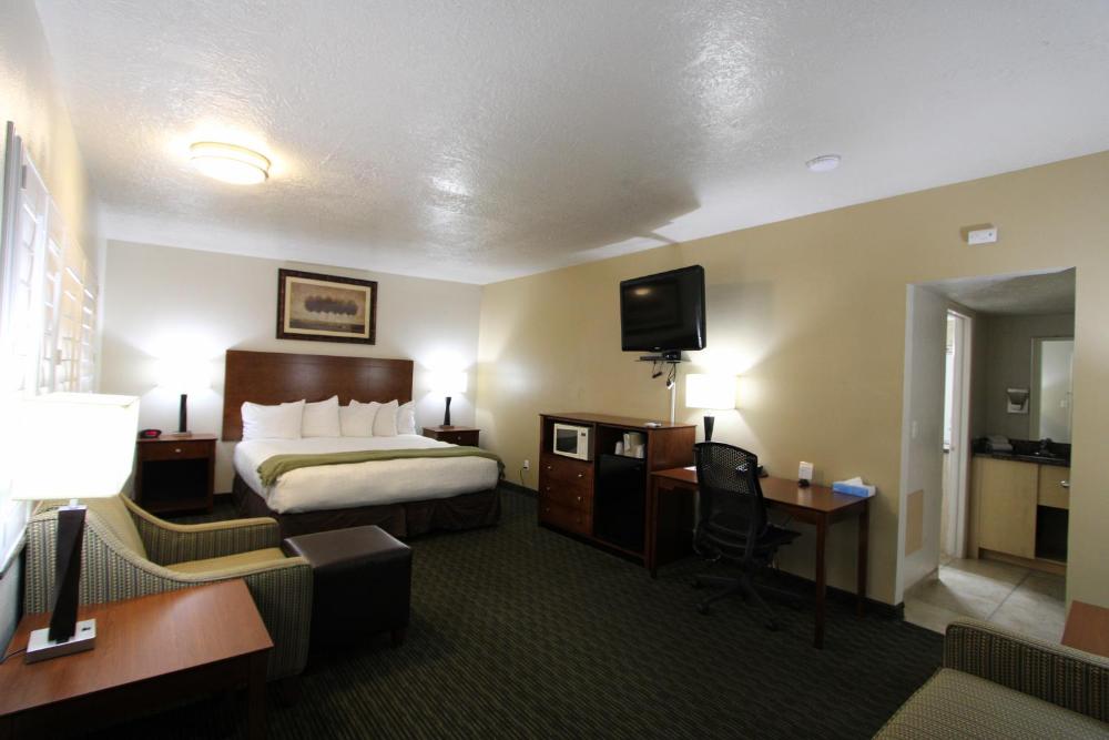 Deluxe King Room interior