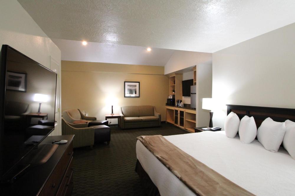 King Suite with Sofa Bed - Non-Smoking interior